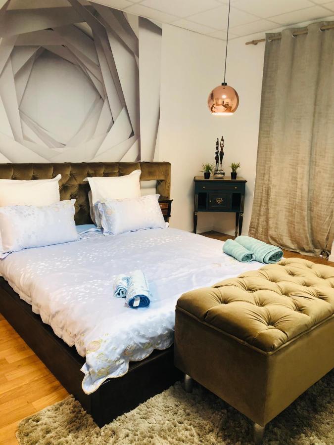 Saint Denis Appartement 1 เลอม็องส์ ภายนอก รูปภาพ