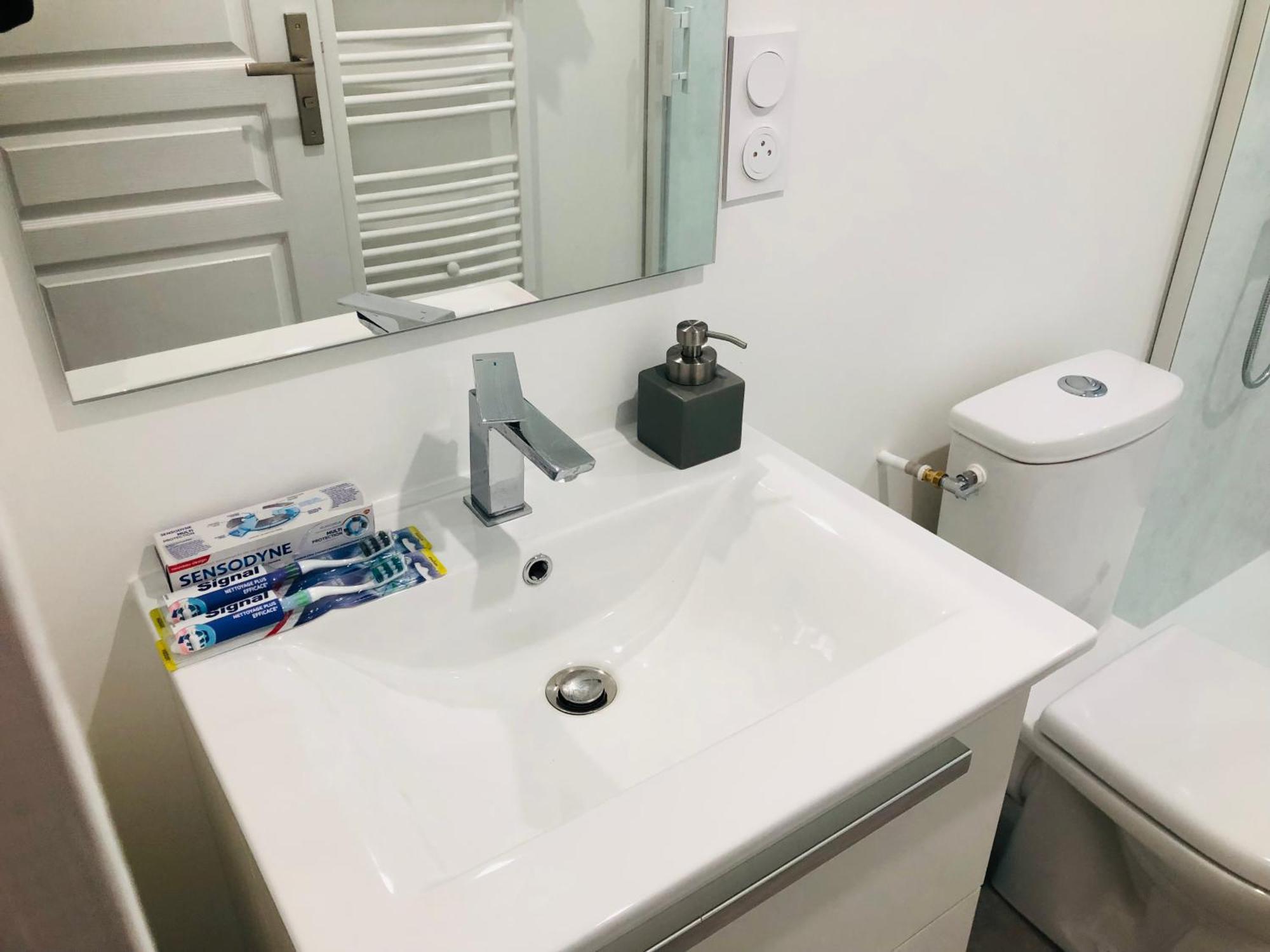 Saint Denis Appartement 1 เลอม็องส์ ภายนอก รูปภาพ